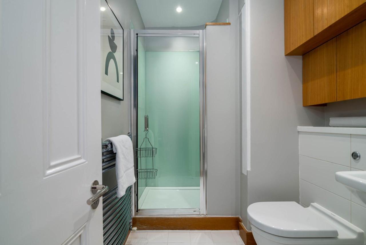 Апартаменты 5 Doughty Street Лондон Экстерьер фото