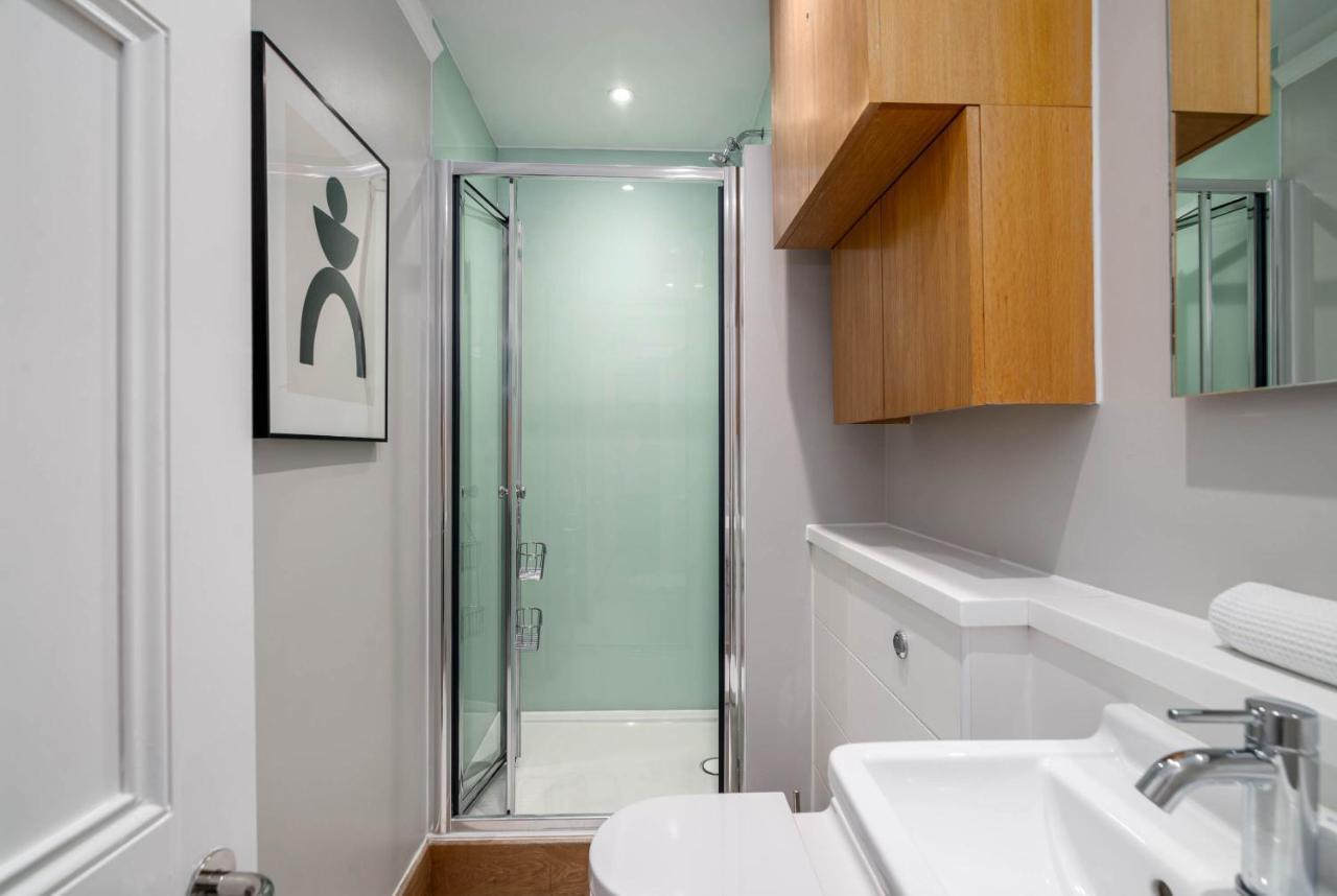 Апартаменты 5 Doughty Street Лондон Экстерьер фото